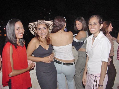 where to meet colombian women in cartagena